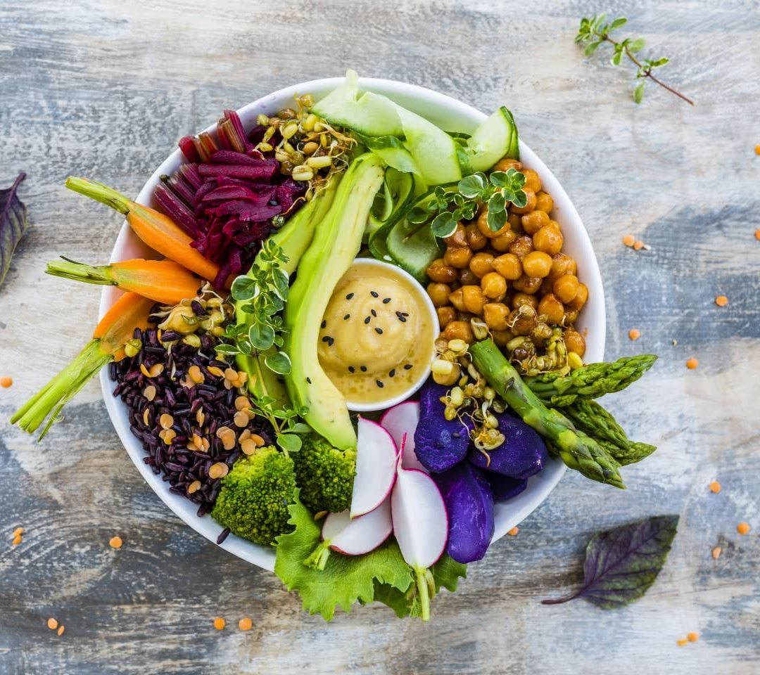 Buddha Bowl mit vegetarischen Zutaten